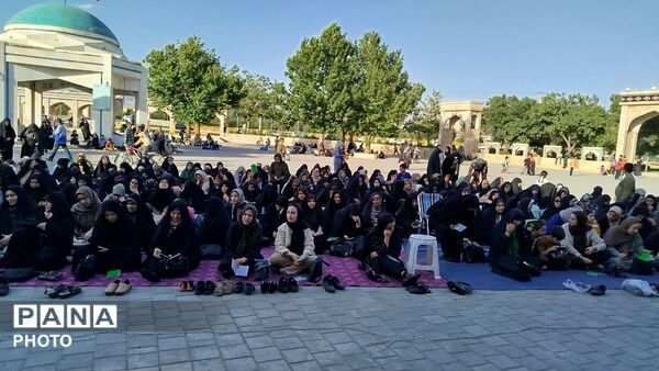 زمزمه دعای عرفه در جوار پنج شهید گمنام بلوار گلها نیشابور 