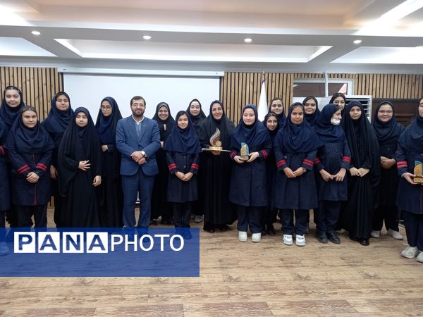 مراسم تقدیر از برگزیدگان مسابقات فرهنگی هنری و قرآن و عترت 