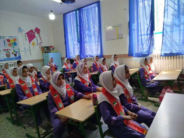 بازدید ارزیاب کشوری سازمان دانش‌آموزی در مدارس تمام پیشتاز شهرستان فاروج