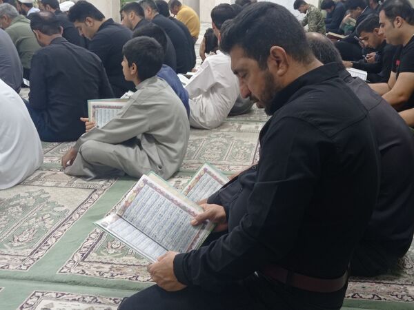 برگزاری محفل انس با قرآن‌کریم در بندرخمیر به نیابت از شهدای‌ خدمت