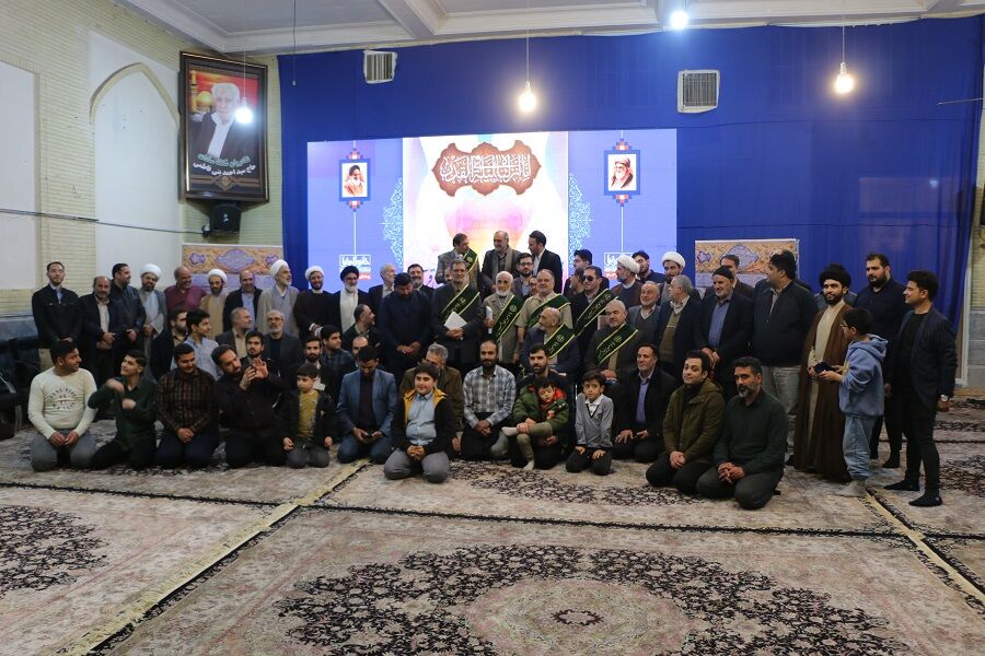 نشست صمیمی حافظان و قاریان قرآن کریم به میزبانی هیات خادم الرضا(ع)