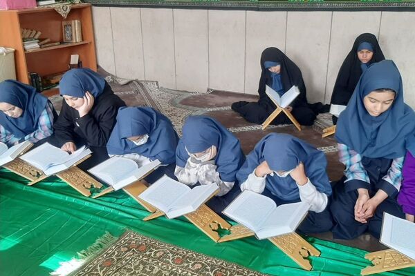 محفل انس با قرآن کریم در مدرسه نرگس و فرهیختگان2 پردیس