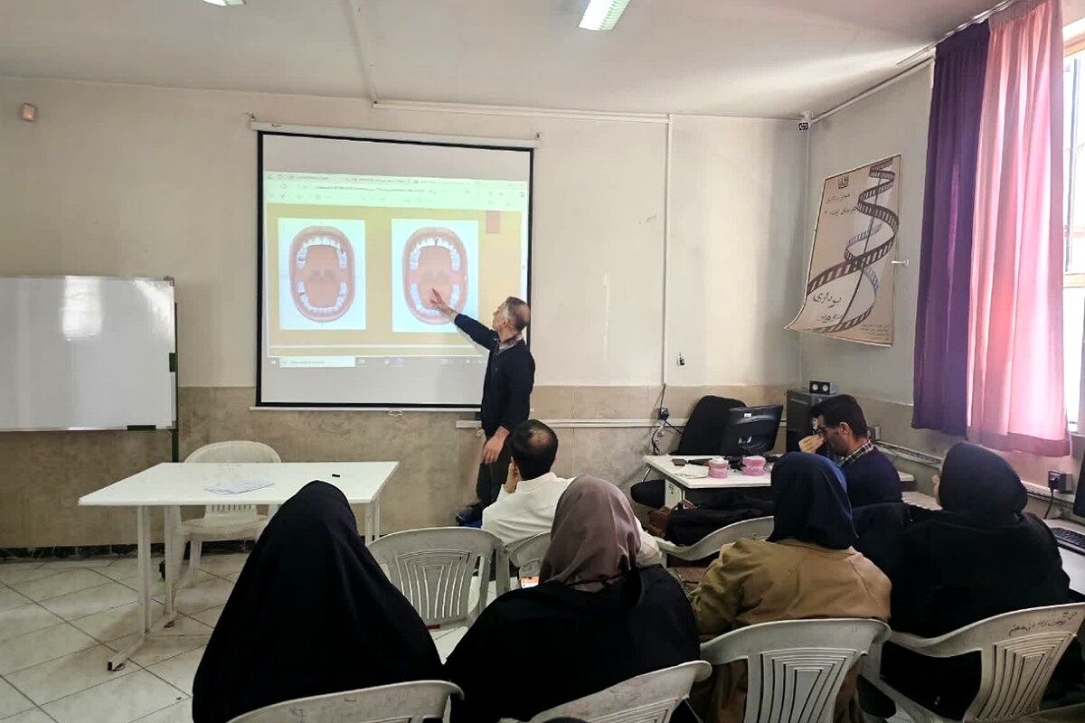 اولین دوره آموزشی کیفیت بخشی برنامه‌های سلامت و تندرستی ویژه آموزگاران پایه مدارس ابتدایی منطقه کهریزک 