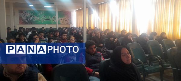 تجلیل از دانش‌آموزان منتخب جشنواره علمی - پژوهشی ناحیه یک کرج