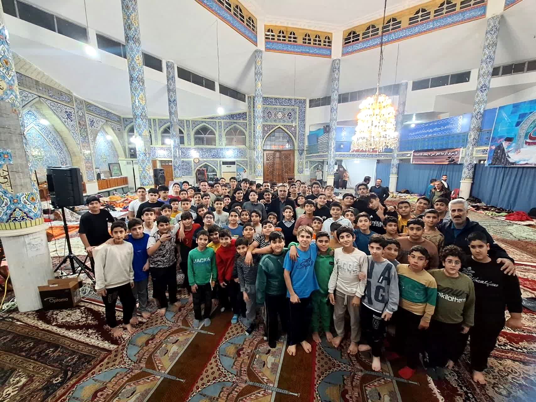 اعتکاف دانش‌آموزی در مسجد جامع قائمشهر