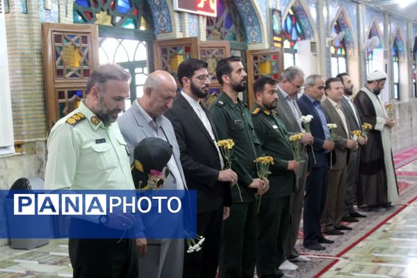 آیین عطرافشانی و گل افشانی مزار شهدا در سمنان