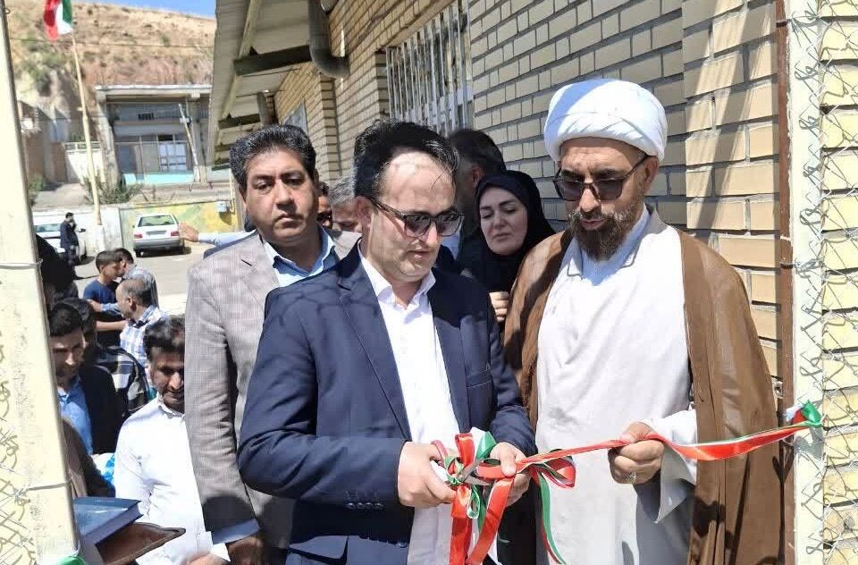 بهره برداری از دومین چمن مصنوعی در بخش صوفیان به مناسبت هفته دولت