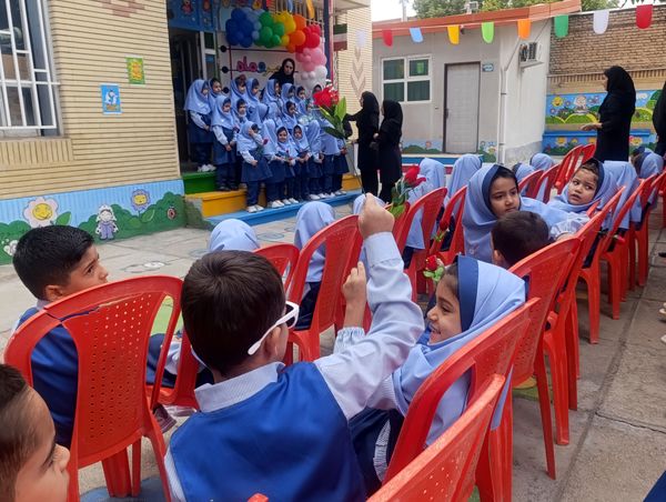 جشن غنچه‌های  کودکستان مهر و ماه آشخانه 