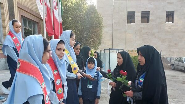 آغاز سال تحصیلی جدید باحضور مسئولان در دبستان فرهنگیان ۲ مشهد
