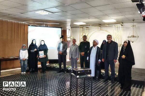 آیین تجلیل از دانش‌آموزان و فرهنگیان برگزیده مسابقات استانی و منطقه‌ای در رشته‌های قرآنی و فرهنگی هنری