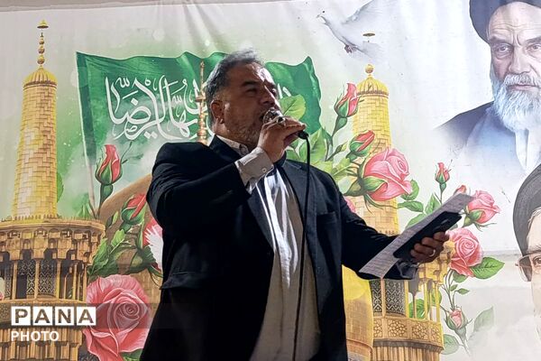 دبیرستان دخترانه ولایت در غرفه شهدای دانش‌آموز ورامین 