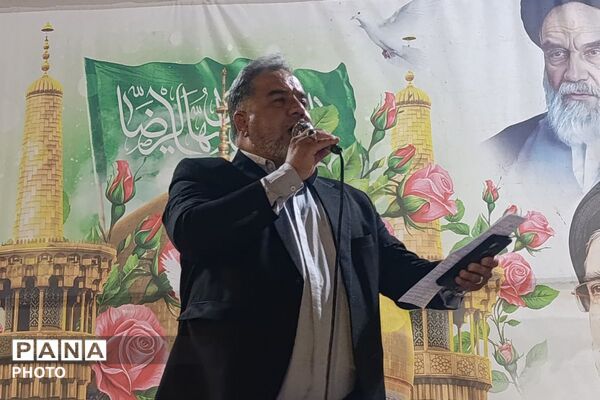 دبیرستان دخترانه ولایت در غرفه شهدای دانش‌آموز ورامین 