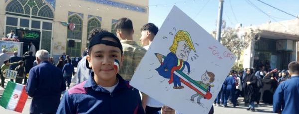 حضور پرشور دانش آموزان مدارس شهرستان خاتم در راهپیمایی ۱۳ آبان 