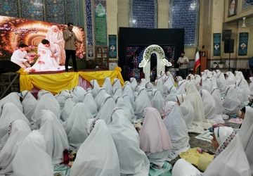 آیین معنوی جشن تکلیف پروانه ها پیشوا در مسجد جامع امام خمینی (ره)