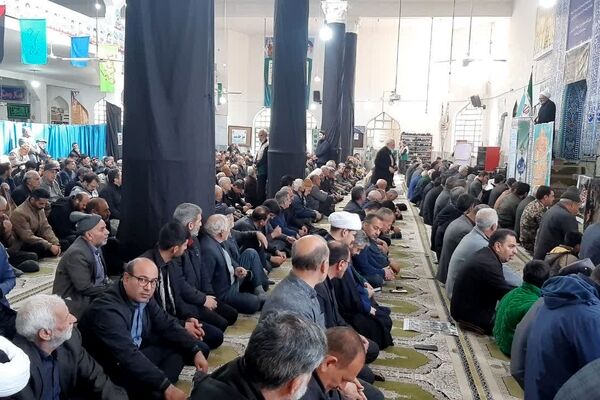 حضور حماسی مردم در اولین نماز جمعه بعد از شهادت رهبر انقلاب