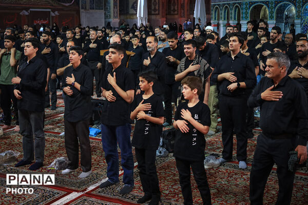 عزاداری سنتی شب هشتم محرم در «حسینیه حرم»