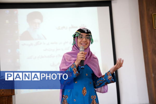 همایش استانی سپاس مربی با حضور پرشور دانش‌آموزان پیشتاز وخبرنگار پانای استان اصفهان