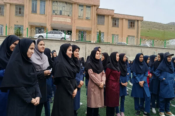 نواختن زنگ سپاس معلم در مدرسه الزهرا شهرستان مارگون