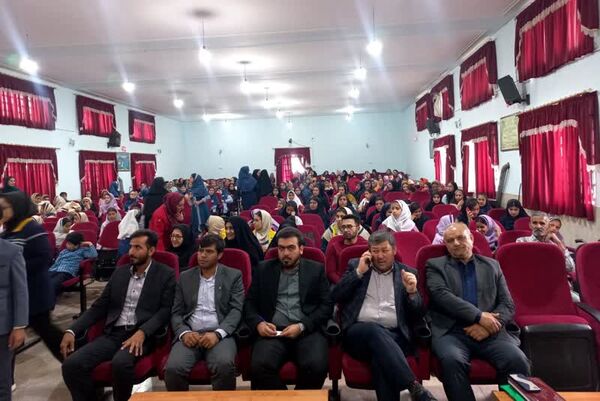 تجلیل از  دانش‌آموزان برگزیده جشنواره‌های فرهنگی هنری، المپیاد رویش و خبرنگاران پانا زرقان