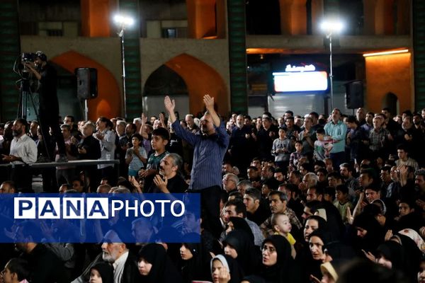 اجتماع مردم یزد در سوگ سیدالشهدای خدمت