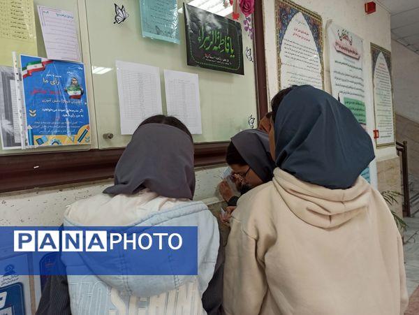 انتخابات شورای دانش آموزی در دبیرستان دخترانه ۱۳ آبان