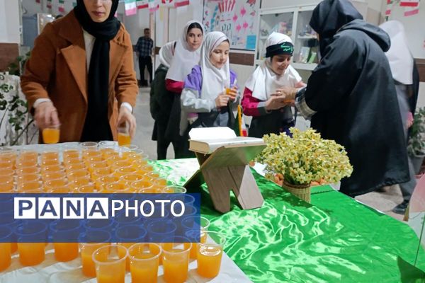 کودکان غرفه‌داران جشن میلاد موعود