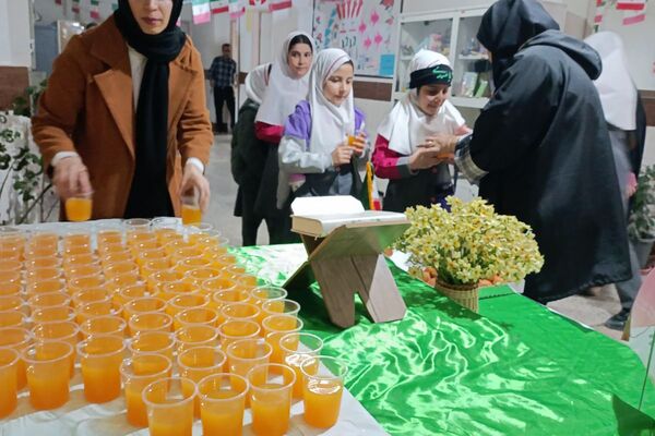 کودکان غرفه‌داران جشن میلاد موعود
