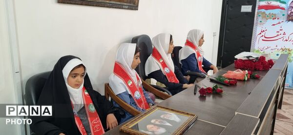 نکوداشت مقام شامخ معلم و تجلیل از پیشگامان عرصه تعلیم و تربیت در نظرکهریزی