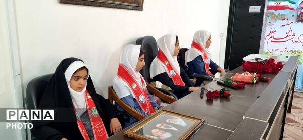 نکوداشت مقام شامخ معلم و تجلیل از پیشگامان عرصه تعلیم و تربیت در نظرکهریزی