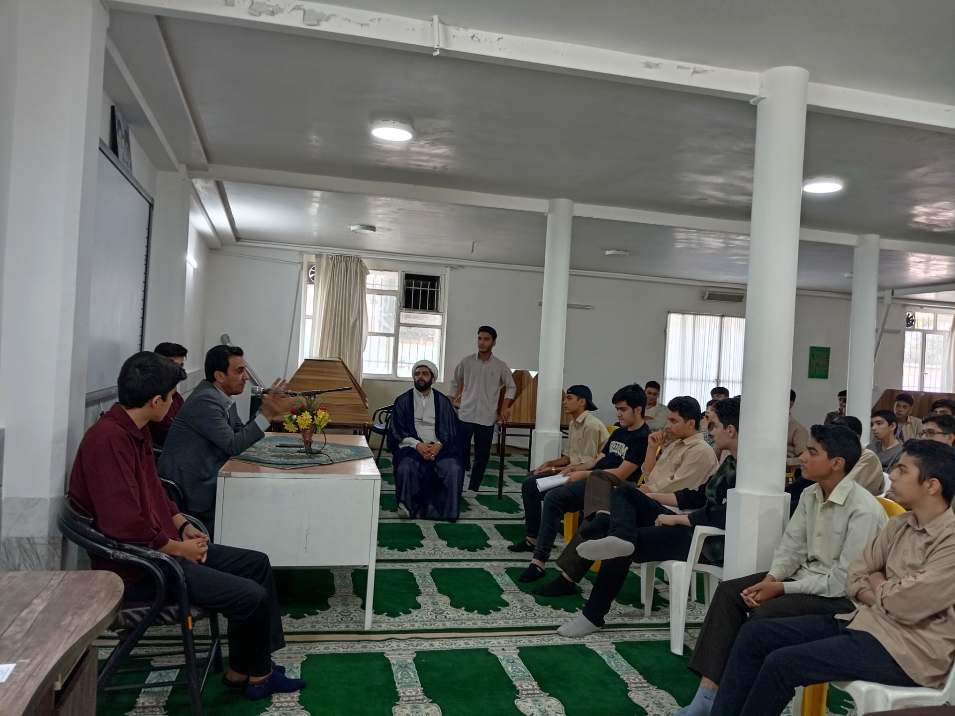 مشاوره هدایت تحصیلی و انتخاب رشته در دبیرستان نمونه آیت الله خامنه‌ای