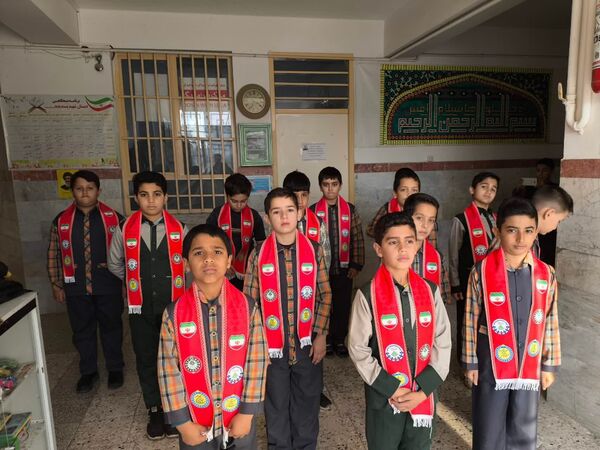 برگزاری جلسات تمرین سرود همگانی به‌مناسبت عید مبعث در آموزشگاه شهید پسندیده فدافن
