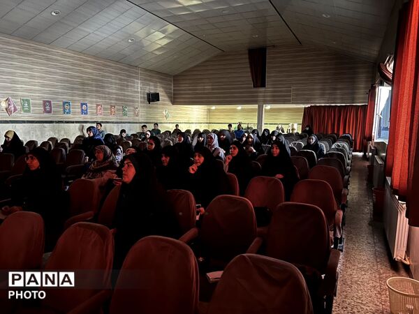  کارگاه خبرنویسی و روایتگری مجازی و عکاسی در کانون شهید مطهری ساوجبلاغ 