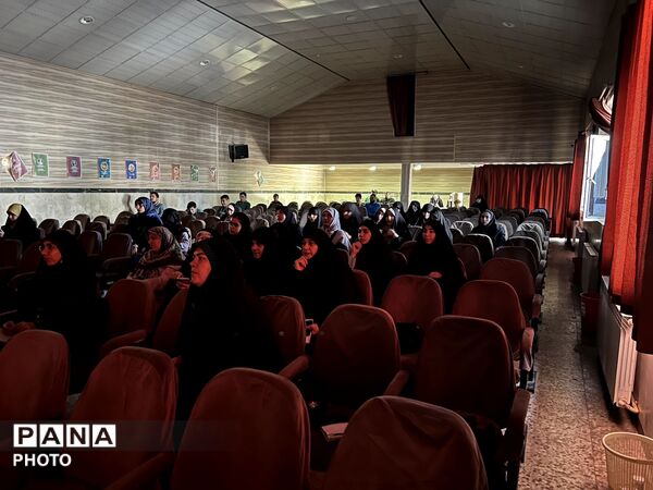  کارگاه خبرنویسی و روایتگری مجازی و عکاسی در کانون شهید مطهری ساوجبلاغ 