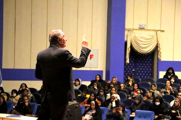 همایش راهکارهای اختلالات یادگیری دانش آموزان در نجف آباد 