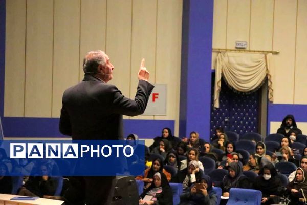 همایش راهکارهای اختلالات یادگیری دانش آموزان در نجف آباد 