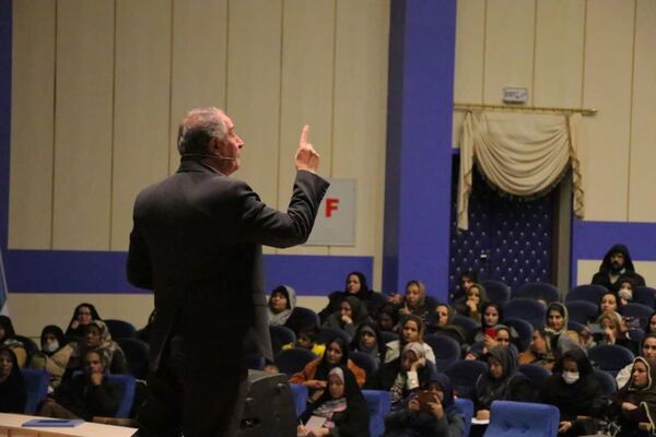 همایش راهکارهای اختلالات یادگیری دانش آموزان در نجف آباد 