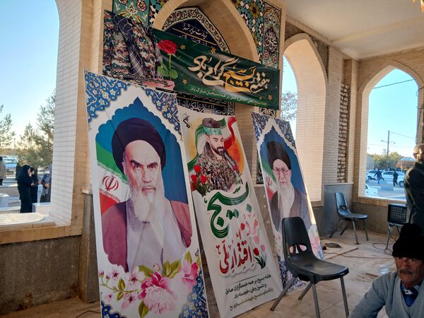 غبارروبی از قبور مطهر شهدا در شهر بخ