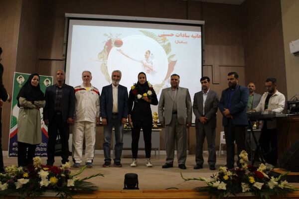 تجلیل از ورزشکاران مدال آور دختر و پسر در نیشابور 