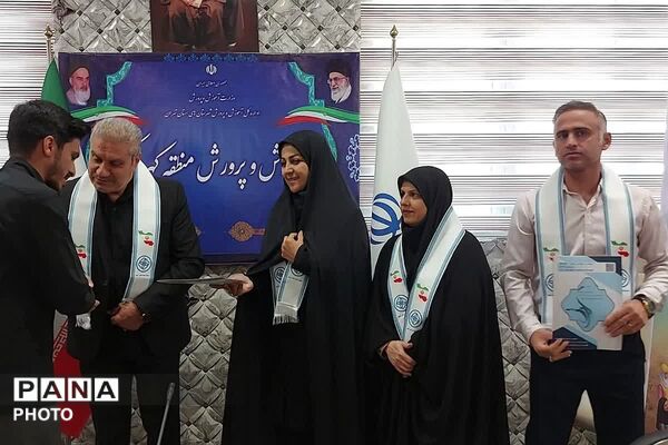 تقدیر از مراقبین و سفیران سلامت در اداره آموزش و پرورش کهریزک