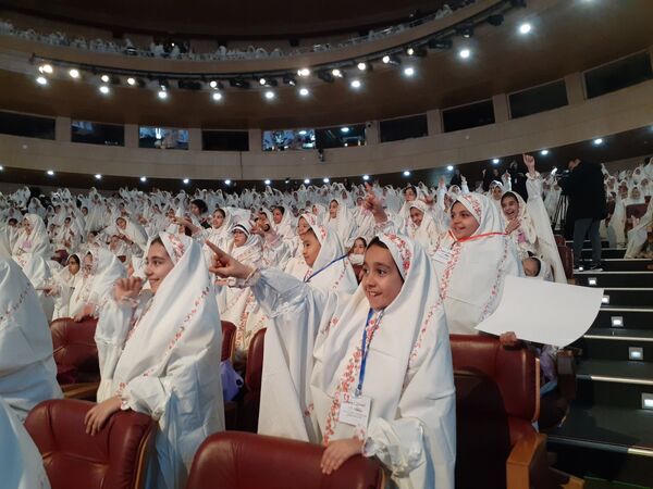 جشن تکلیف با شکوه ۲۰۰۰ نفره دانش‌آموزان کلاس سومی منطقه ۱۷