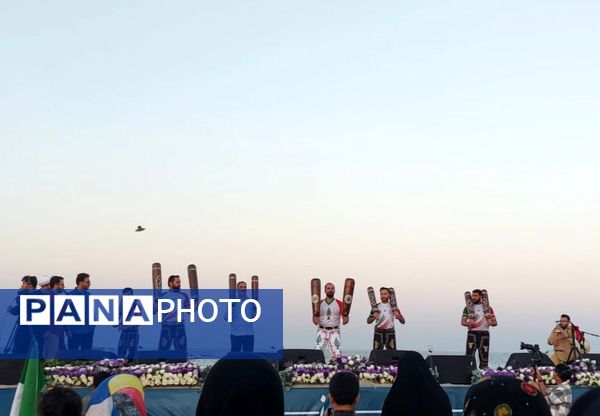 محفل قرآنی با حضور محفلی‌ها 