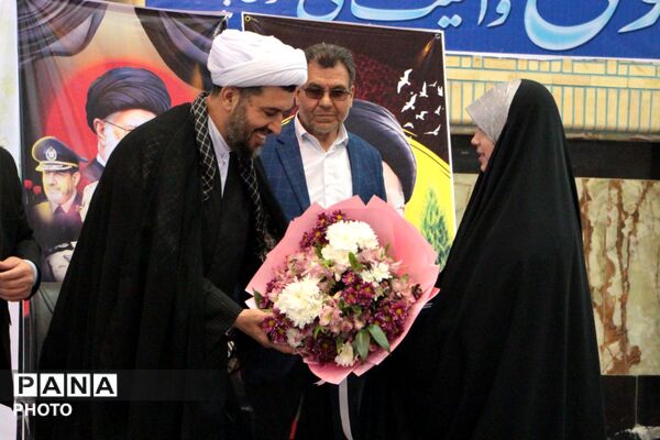 دعوت به «دخترانه‌ترین نماز جمعه»