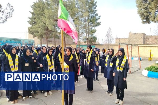 گلبانگ زنگ چهل و هفتمین پیروزی انقلاب اسلامی در مدرسه شهید مجید دهنوی 