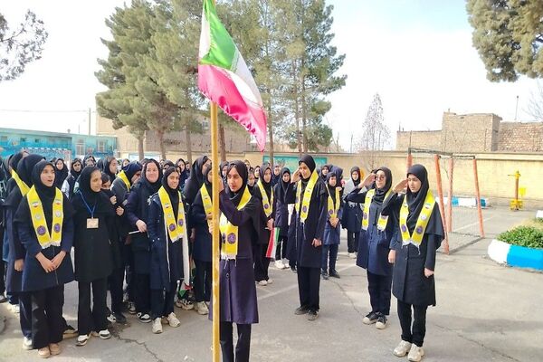 گلبانگ زنگ چهل و هفتمین پیروزی انقلاب اسلامی در مدرسه شهید مجید دهنوی 