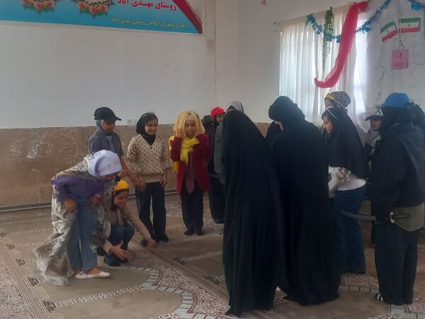 جشن۲۲ بهمن در مدرسه تکتم روستای مهدی آباد خلیل آباد 