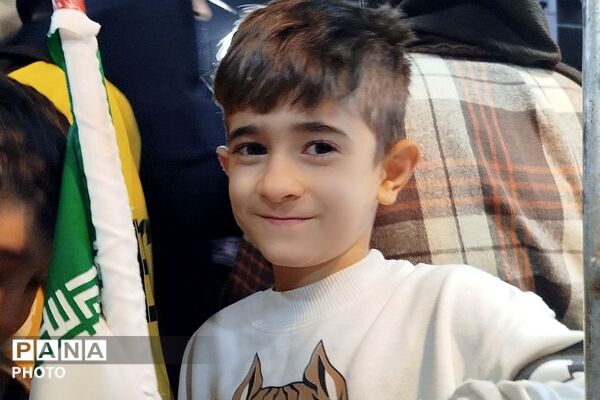 ادامه خدمت‌رسانی مواکب شهرری به تجمعات شبانه ضد صهیونیستی در میدان نماز 
