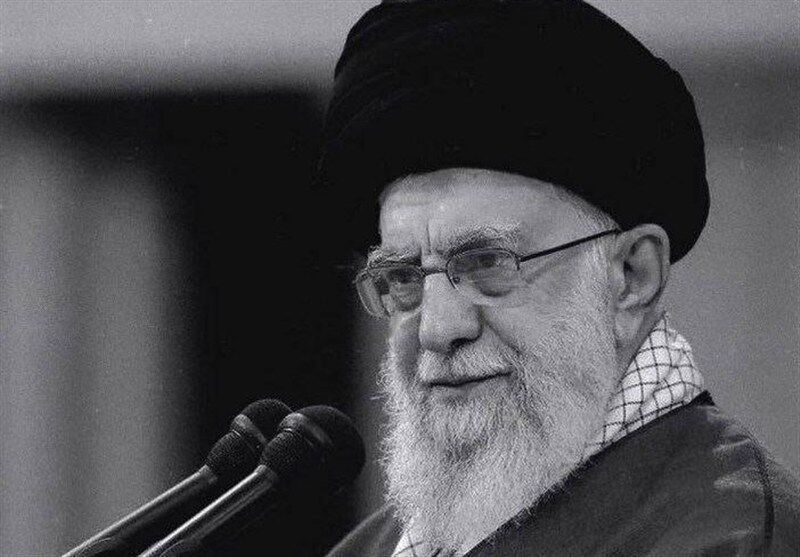  چگونه می‌توان از تو گفت و قلم بر کاغذ لرزان نشد؟ 