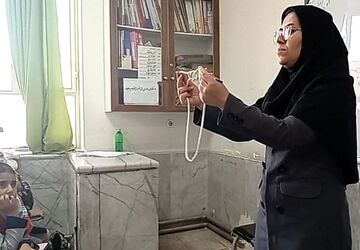 پیشتازان دبستان فاطمیه در ابتدای مسیر مهارت‌آموزی