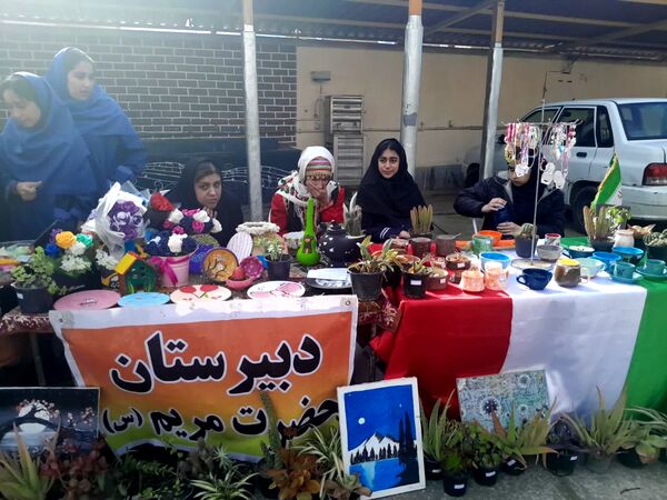 برپایی بازارچه کار و دانش‌آموزی در مدرسه شاهد شهرستان کردکوی