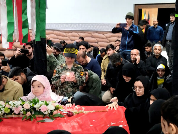 وداع با پیکر شهید «محسن صداقت» در معراج الشهدای قم